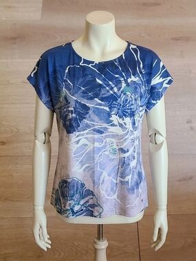 Blue Floral Short Sleeve Women's Tee by